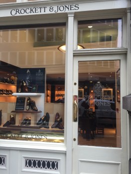 Retail LED shelf lighting